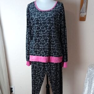 Love To Sleep Women's Black and Pink Pajama Set